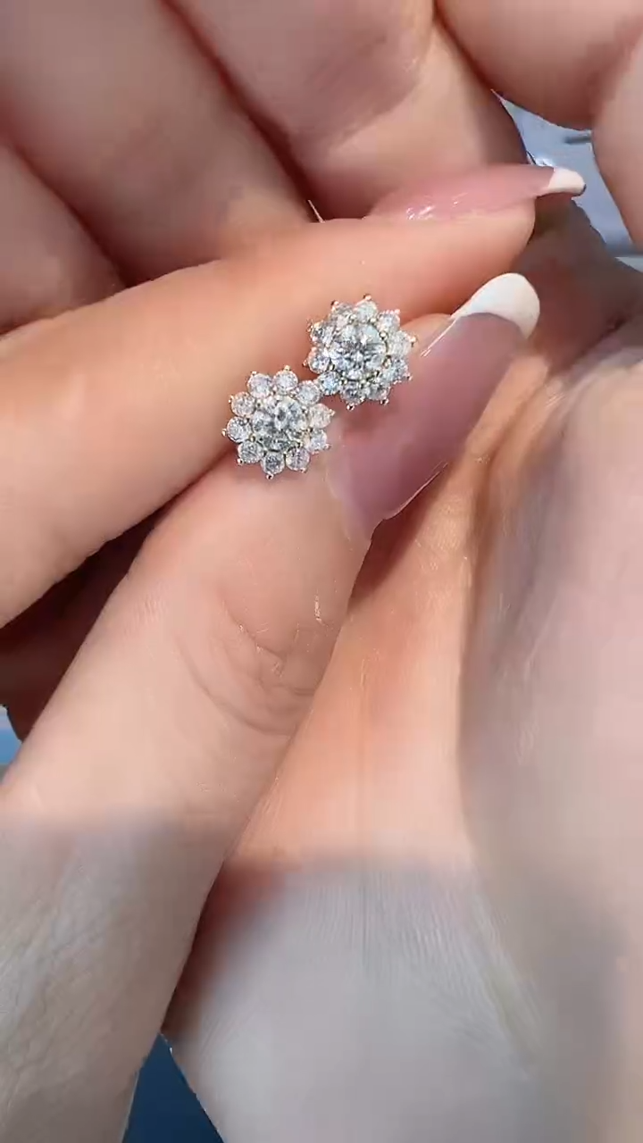 【闪购商品】钻石.18K金镶嵌一克拉耳钉