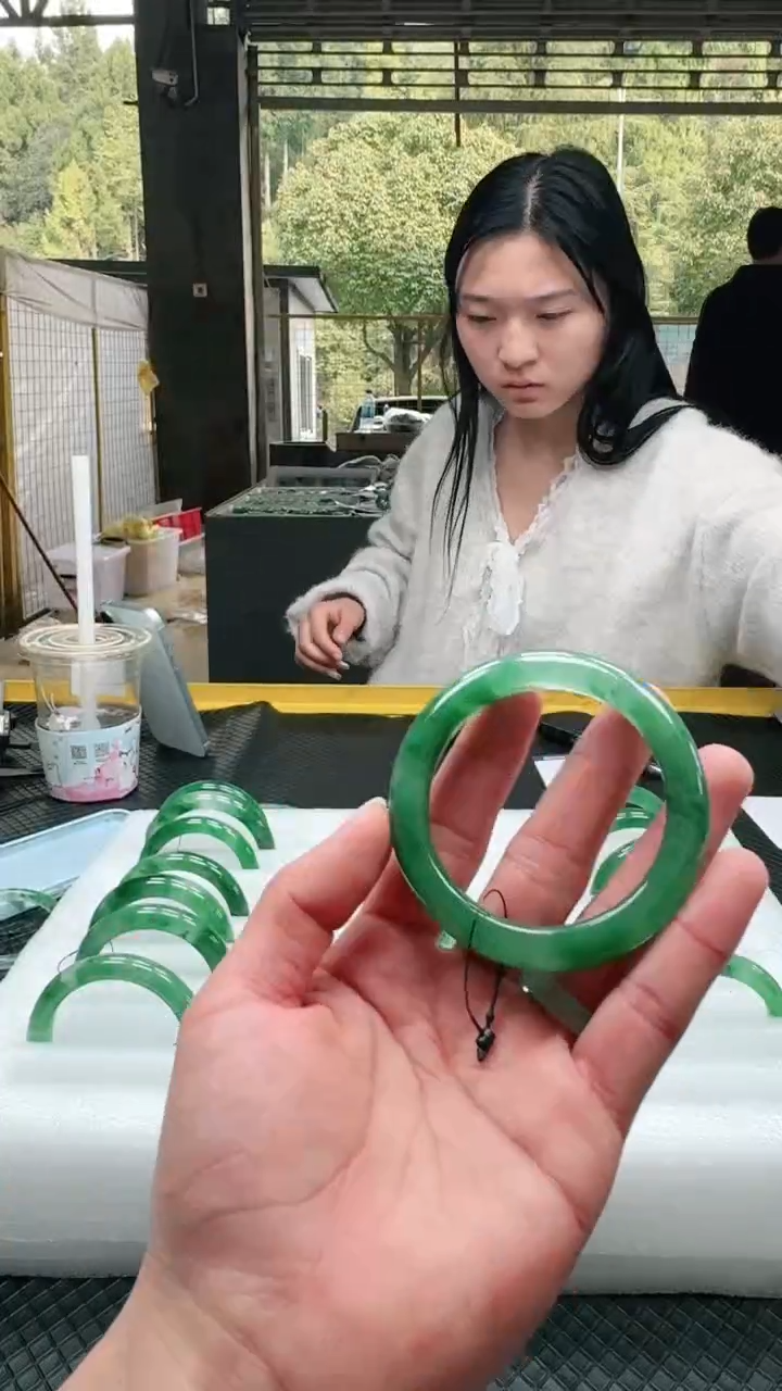 【闪购商品】石英质玉手镯未镶嵌1-天然非洲翠手镯