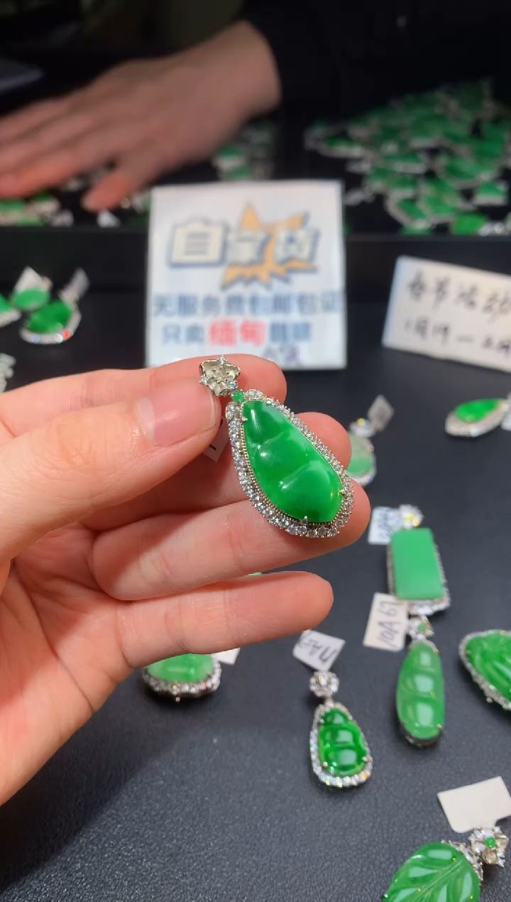【闪购商品】翡翠颈饰银S925镶嵌翡翠