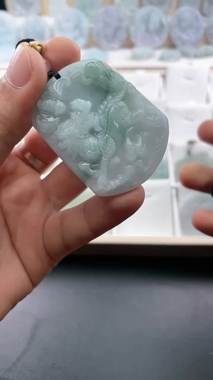 翡翠未镶嵌颈饰..../6/5/ 558