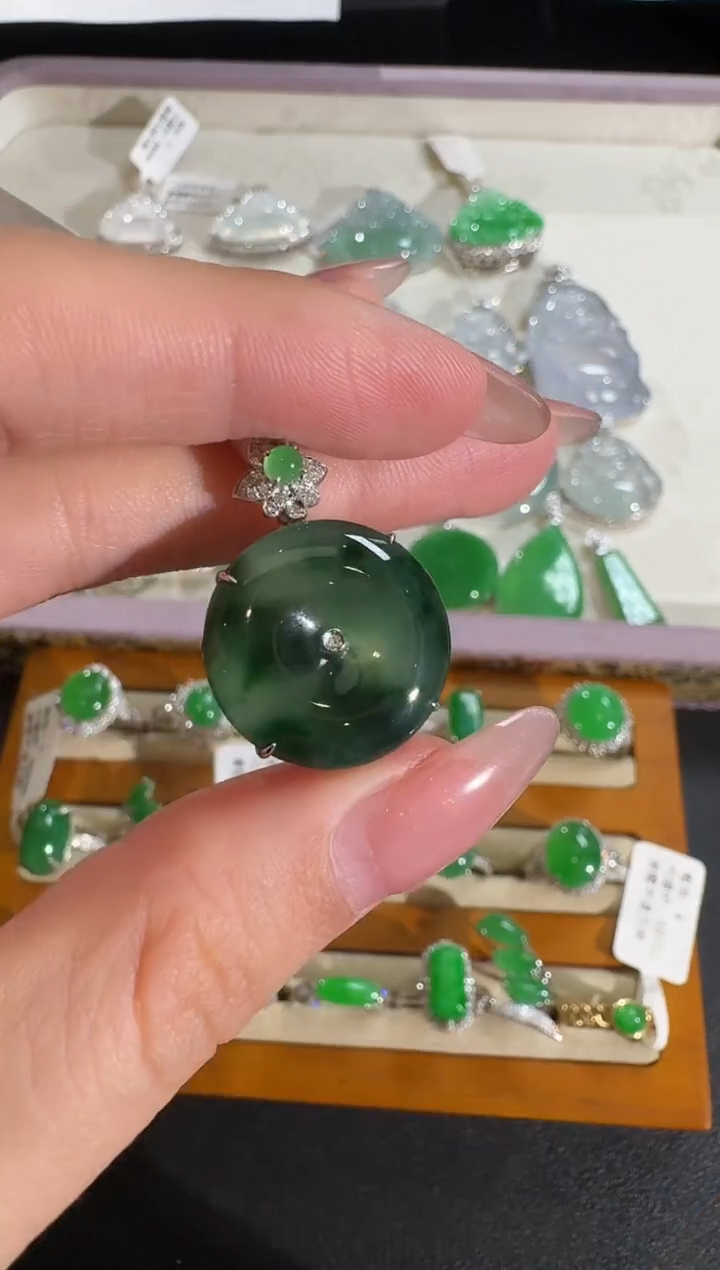 【闪购商品】翡翠吊坠(不含链)18K金镶嵌【源头工厂】钻石镶嵌