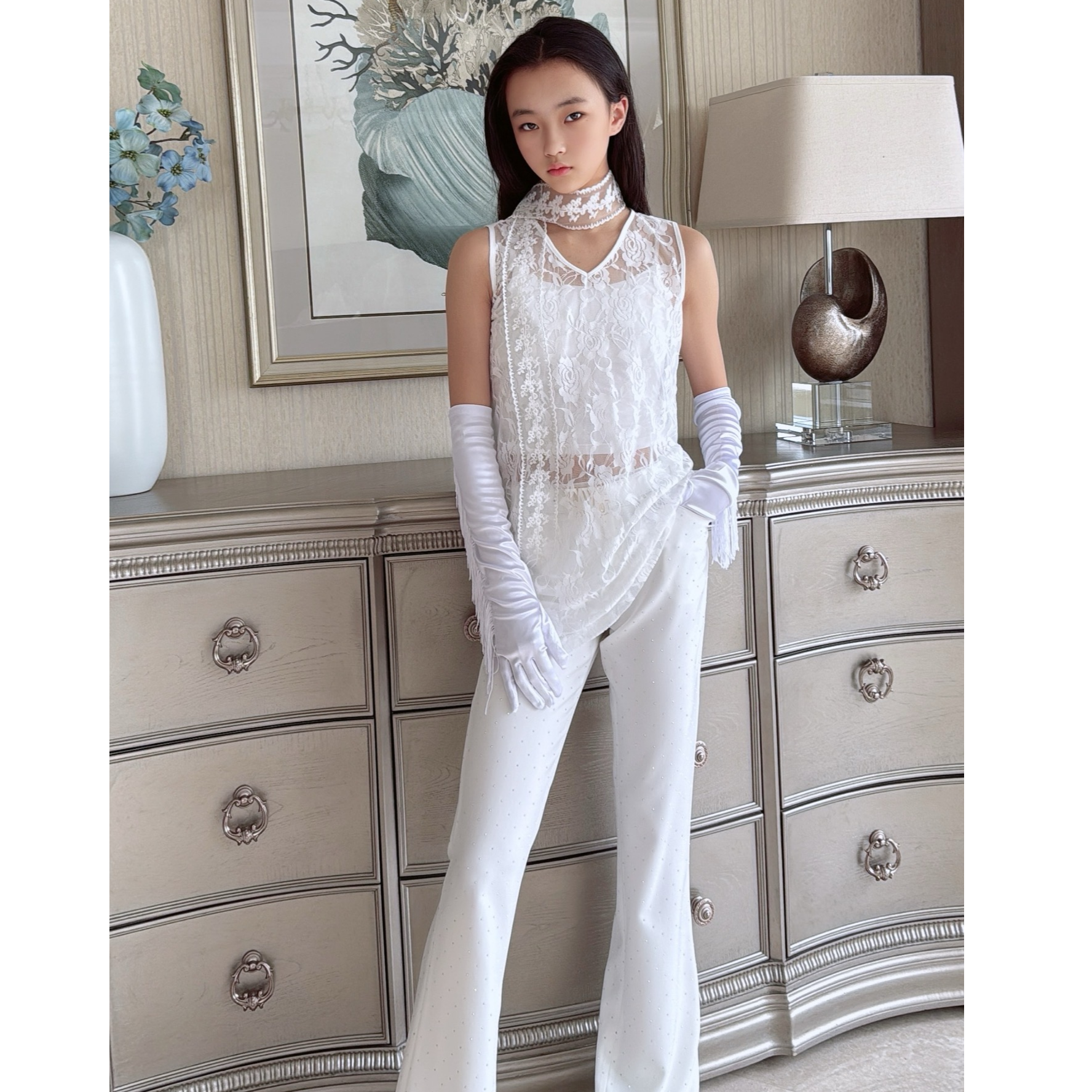 轻奢修身型背心白色宽松型纯欲夏季优雅时尚蕾丝显瘦儿童模特服装