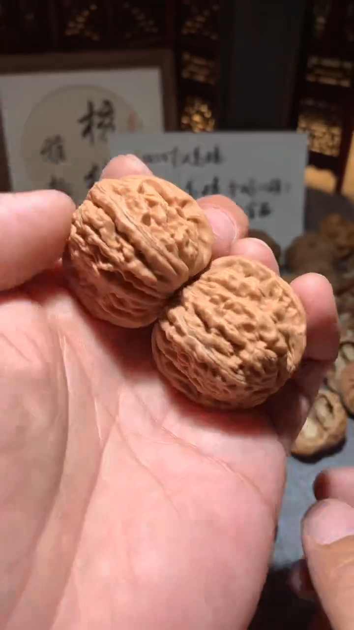 文玩核桃把件【核缘雅趣】36左右汉高楼，同尺寸随机发