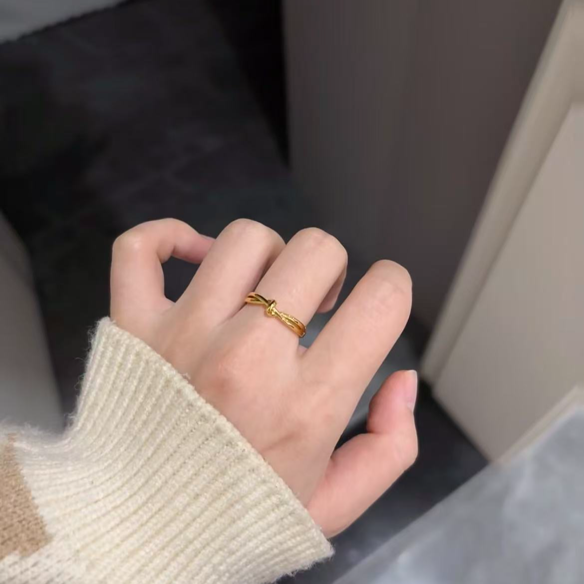 钛钢戒指 爱无尽金色扭结戒指女钛钢镀18k金小众简约戒指对戒A05