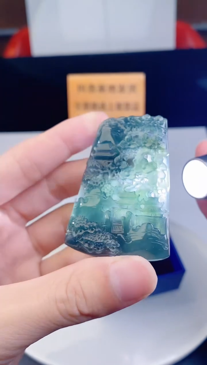 颈饰未镶嵌翡翠 