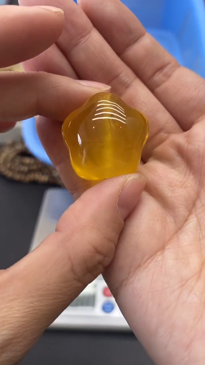 琥珀未镶嵌珠宝奇石680