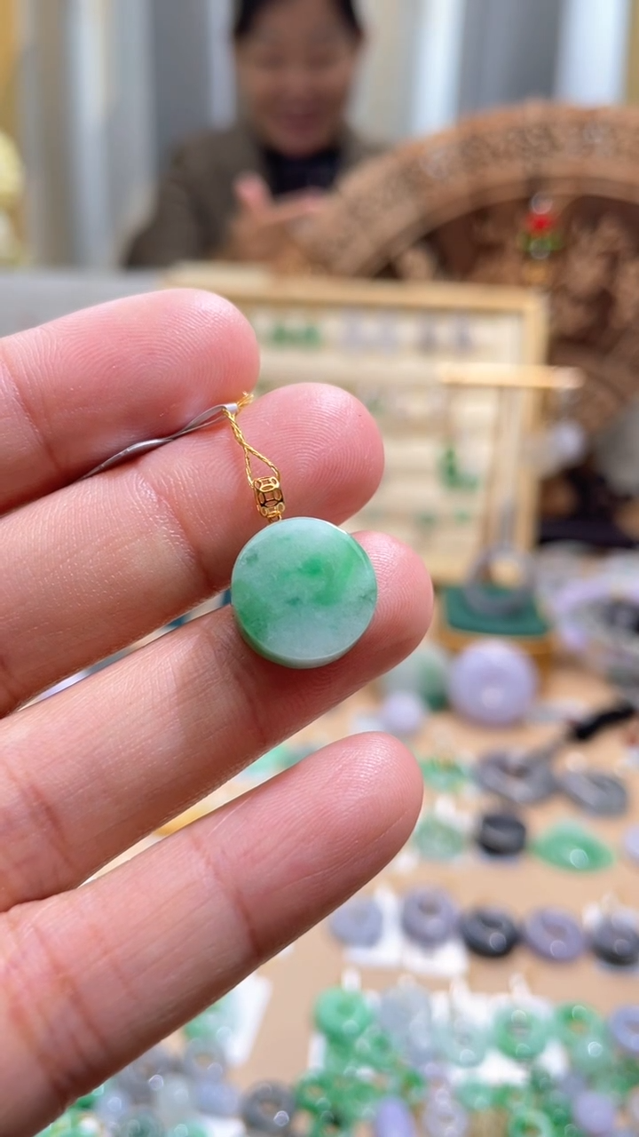 【闪购商品】翡翠颈饰18K金镶嵌无事牌