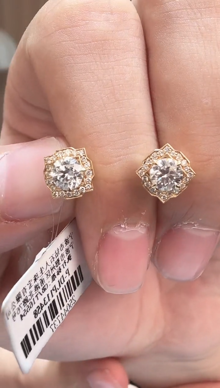 18K金镶嵌实验室培育钻石耳饰50分贝拉耳钉k黄