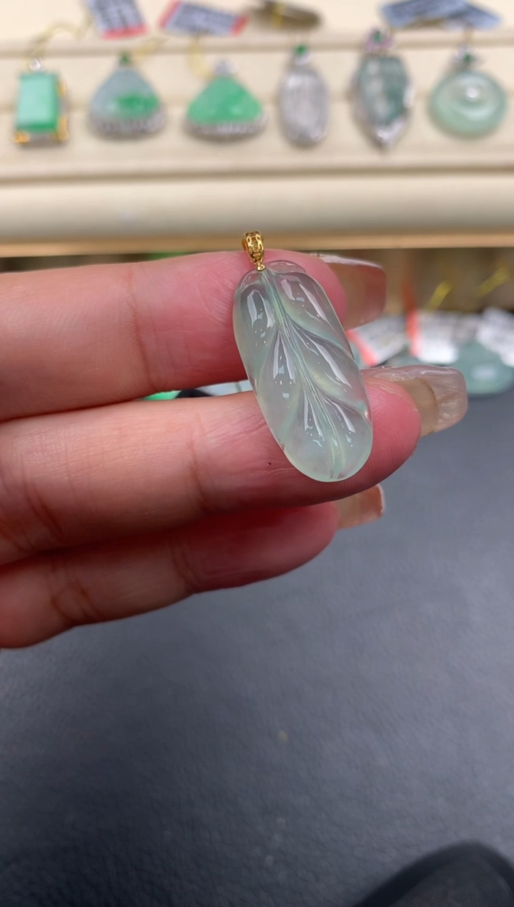 【闪购商品】翡翠颈饰18K金镶嵌Q31