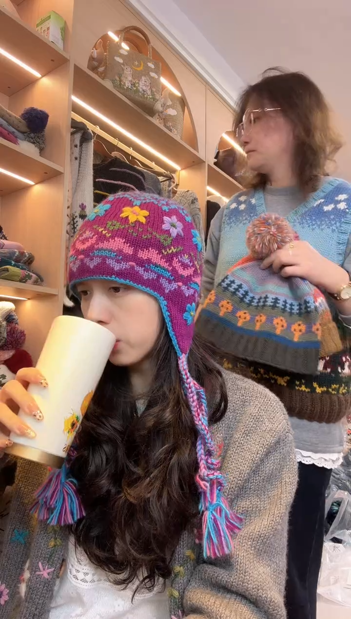 棉云*茶美利奴紫色刺绣护耳帽