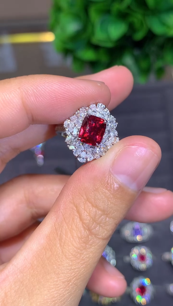 18K金镶嵌戒指红宝石1.53CT