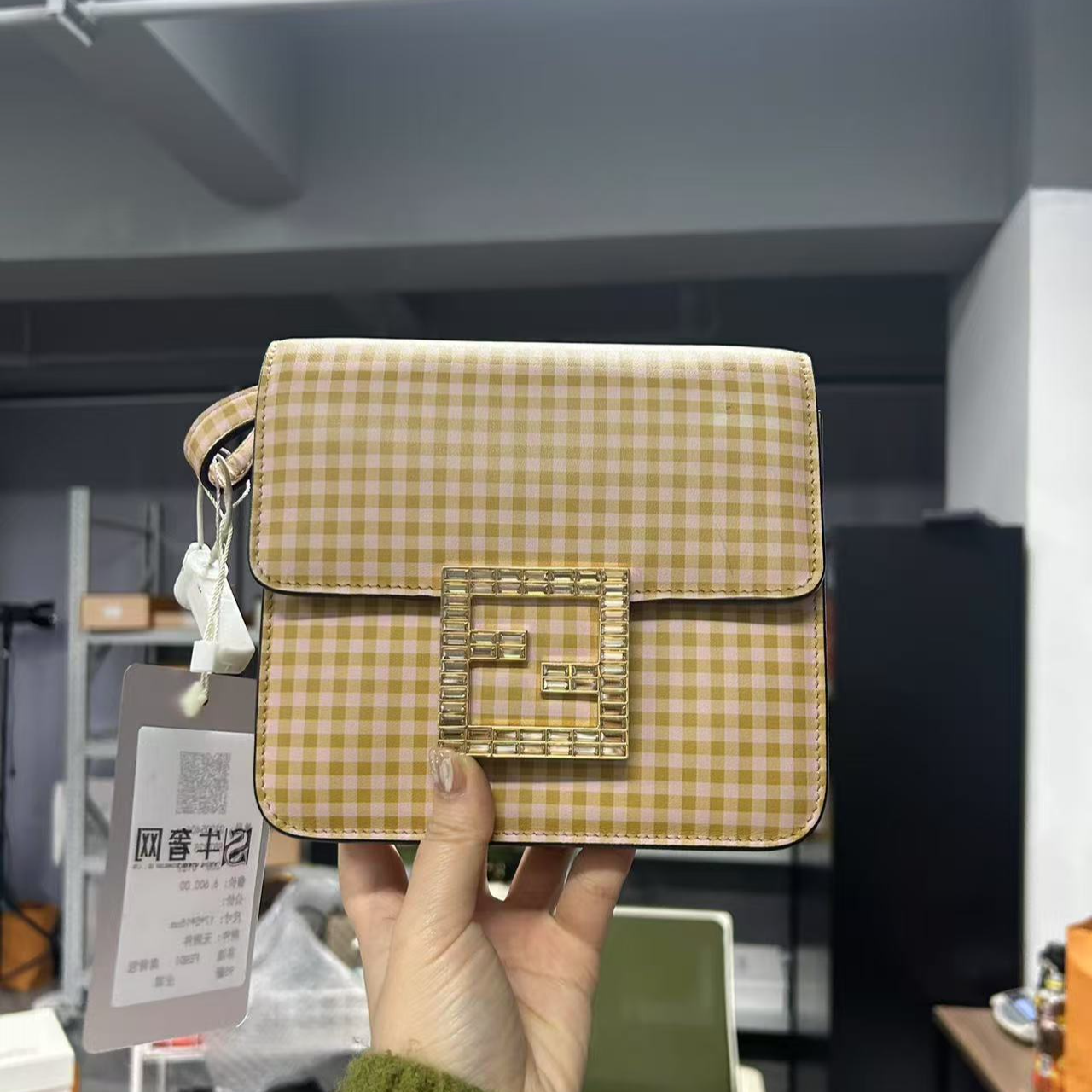 95新 FENDI/芬迪 黄格纹邮差包