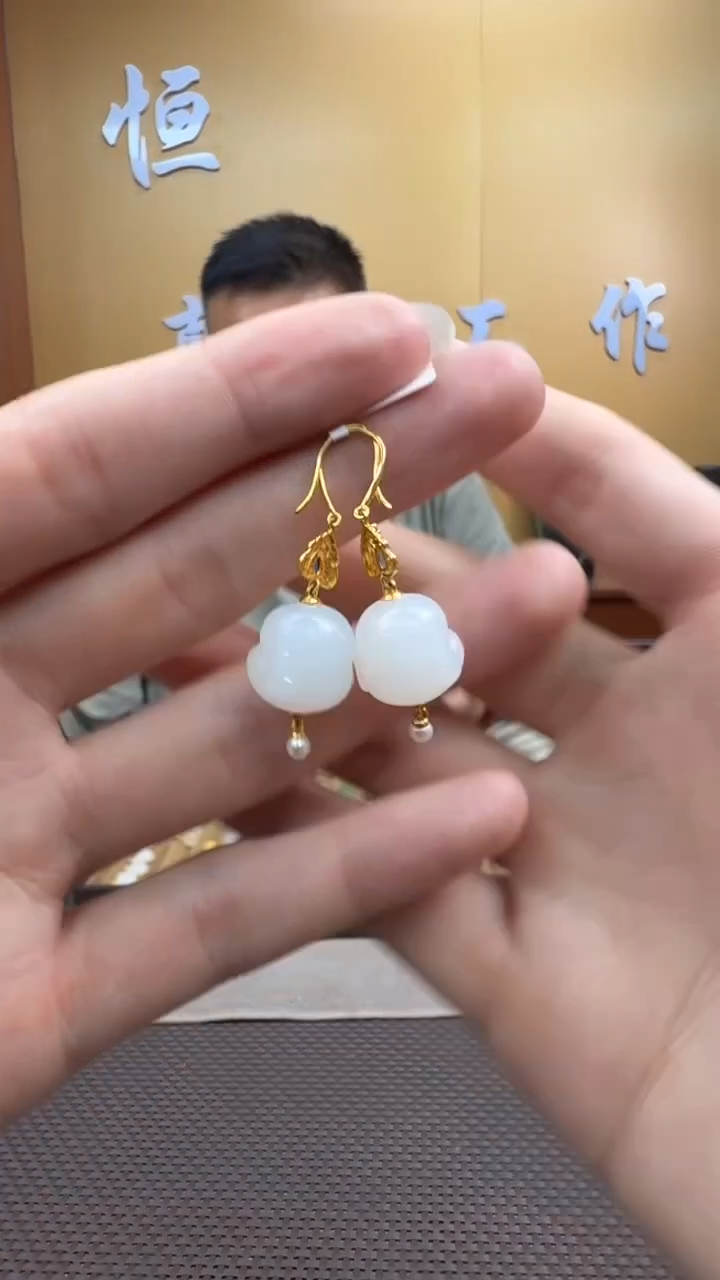 和田玉18K金镶嵌颈饰耳饰一对