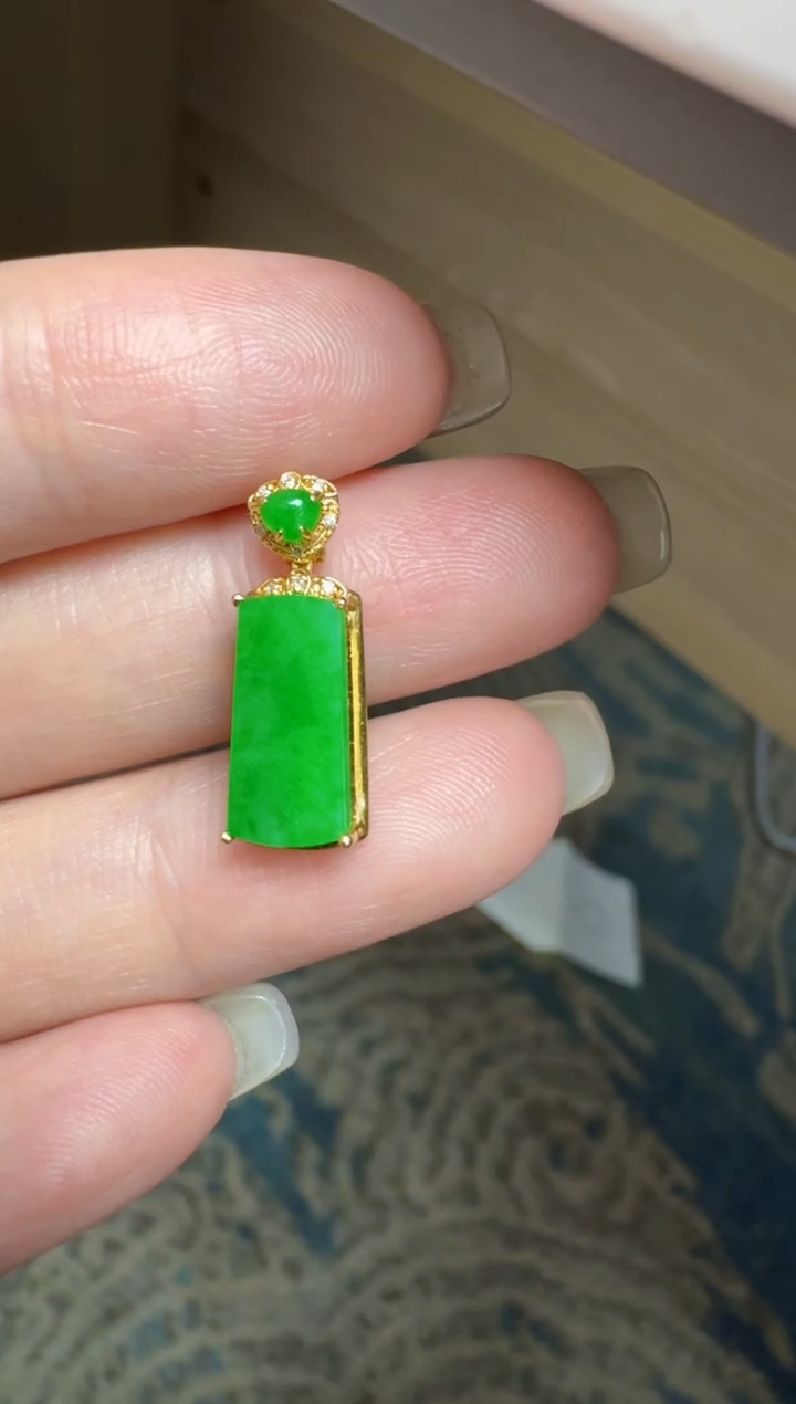 【闪购商品】翡翠18K金镶嵌颈饰缅甸翡翠A货挂件