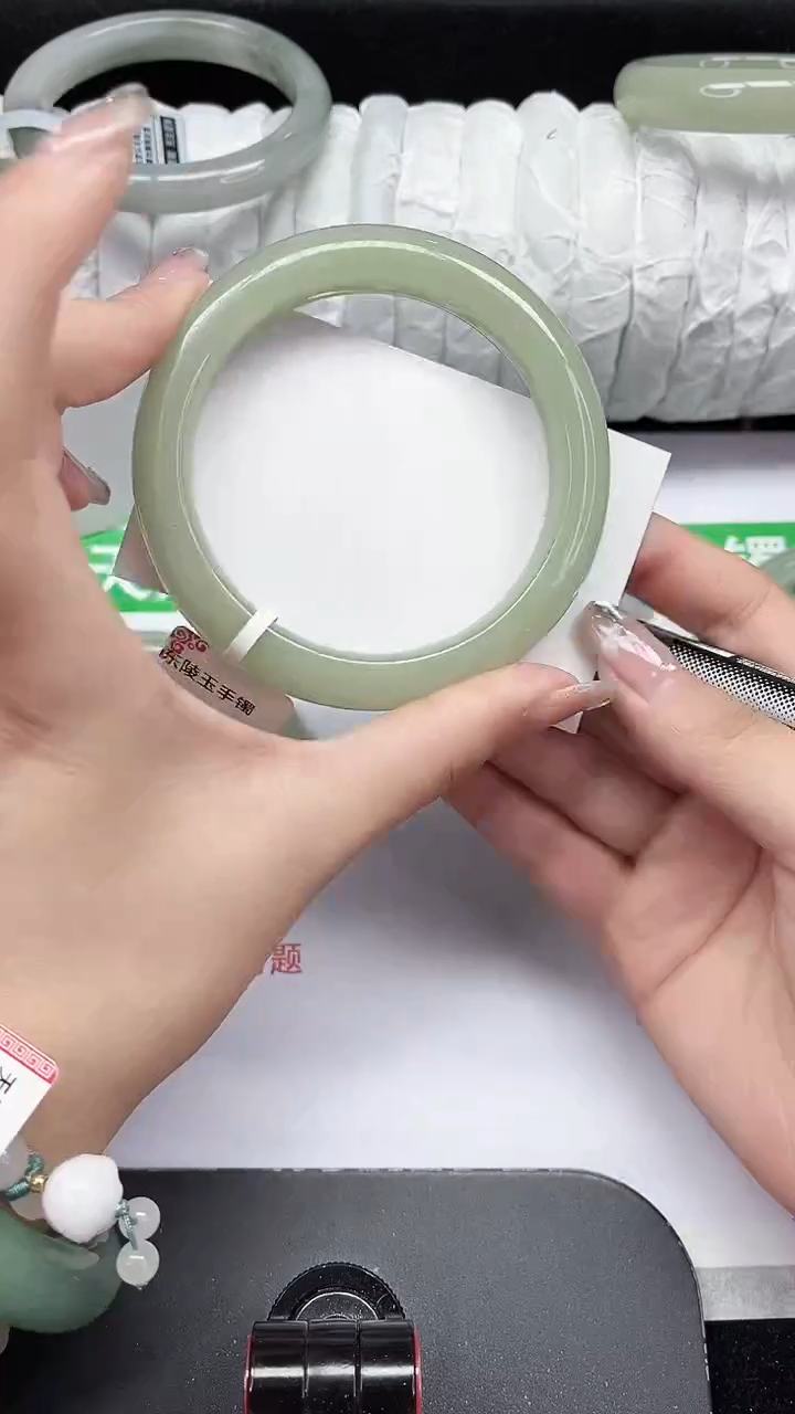 未镶嵌手镯石英质玉127-62/63