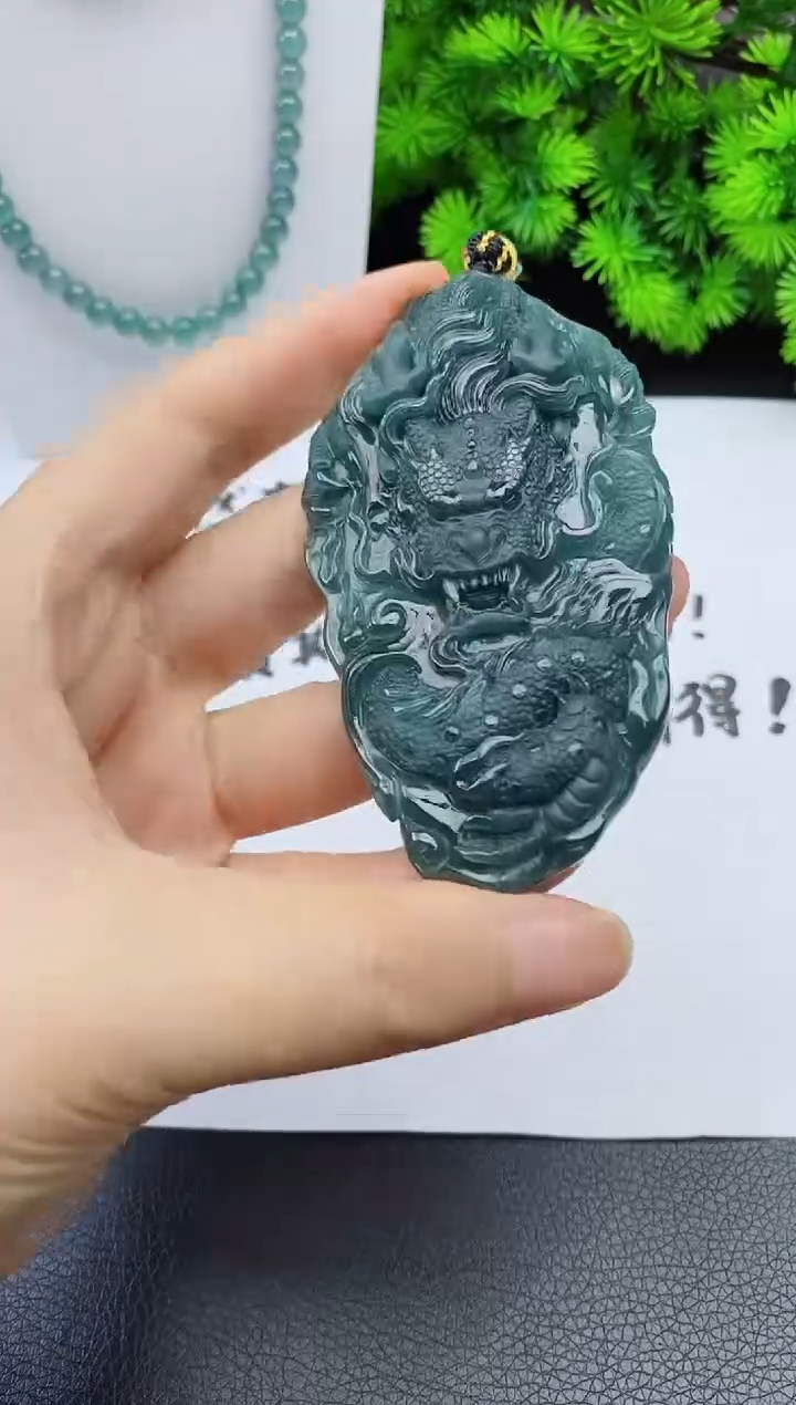 翡翠未镶嵌颈饰 