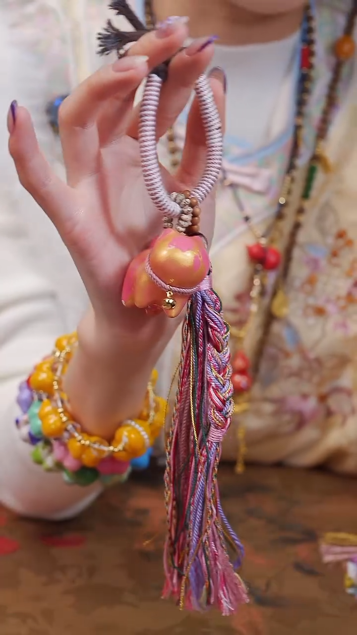 138 漆猫挂件------48