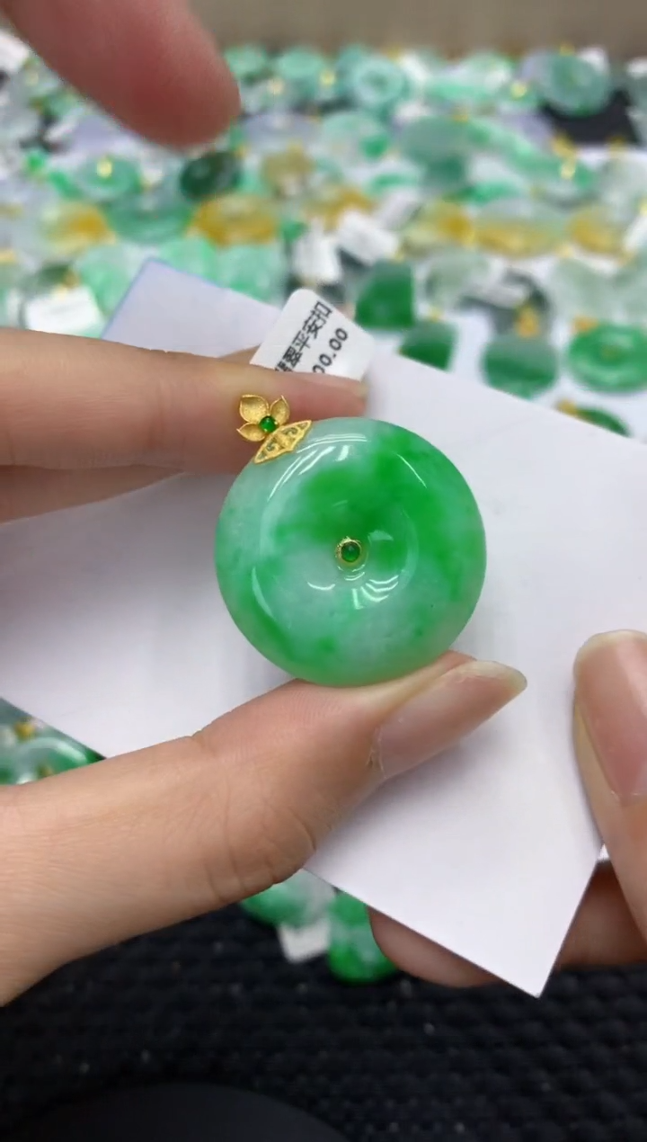翡翠18K金镶嵌颈饰天然缅甸翡翠A货