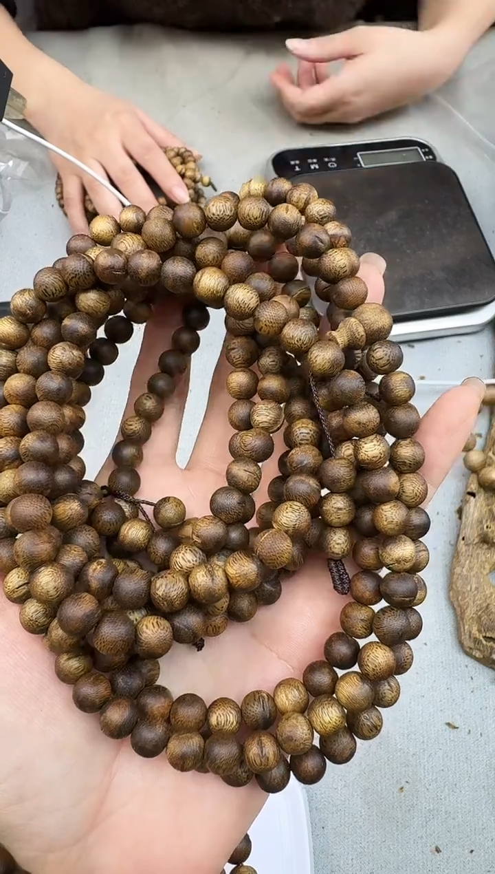 沉香手串0823张勺子瑕疵虫漏圆珠多圈多样性发一