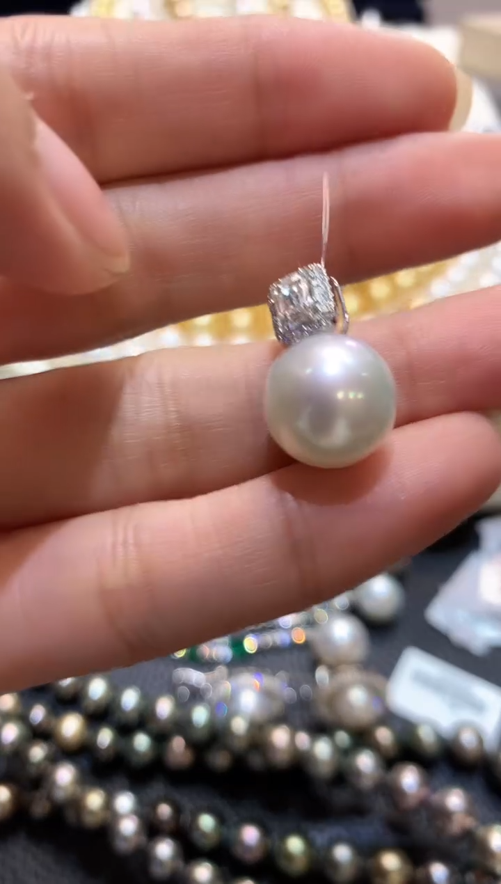 18K金镶嵌吊坠海水珍珠m90   