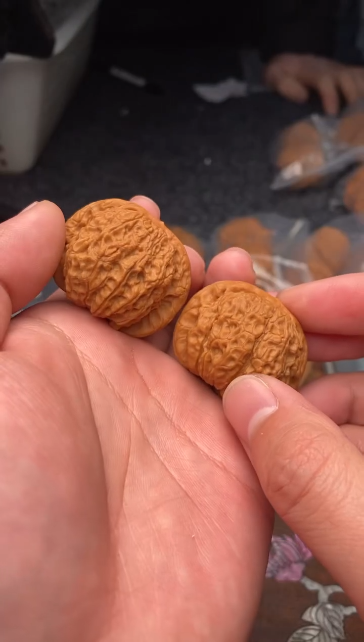 【闪购商品】文玩核桃把件G460号38尺血麒麟