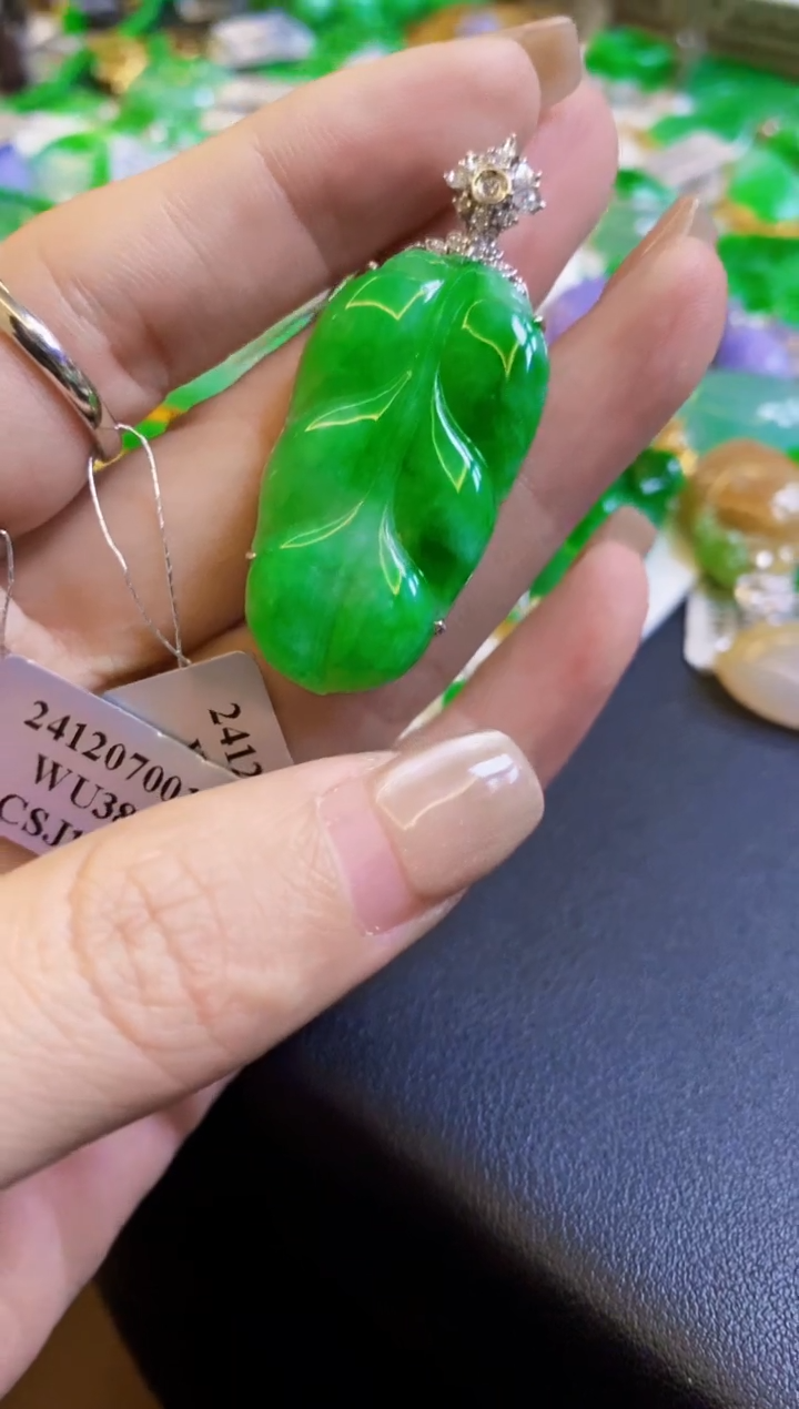 【闪购商品】翡翠颈饰18K金镶嵌叶子