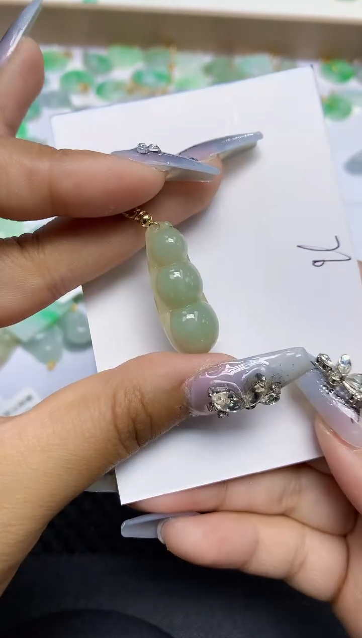 翡翠未镶嵌颈饰天然翡翠A货 