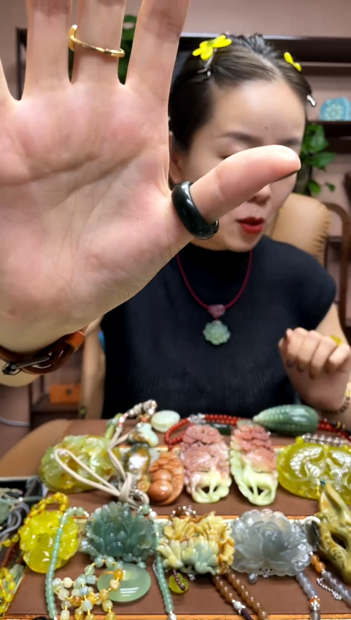未镶嵌岫玉吊坠多样性发货发其中之一