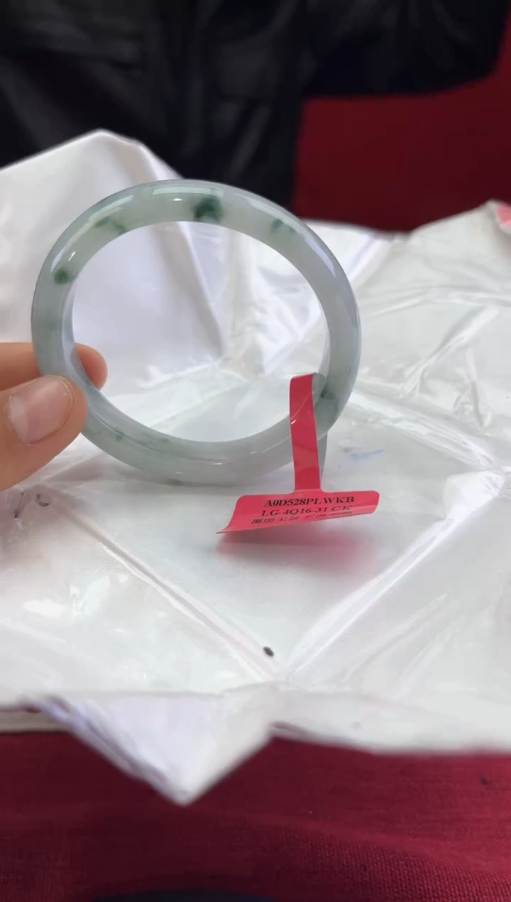 【闪购商品】翡翠手镯未镶嵌翡翠手镯/贵妃镯