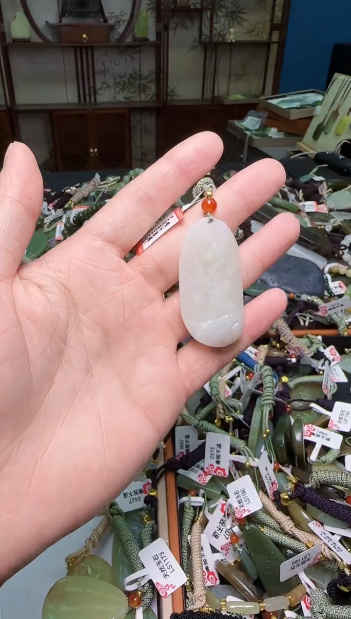 颈饰未镶嵌和田玉1