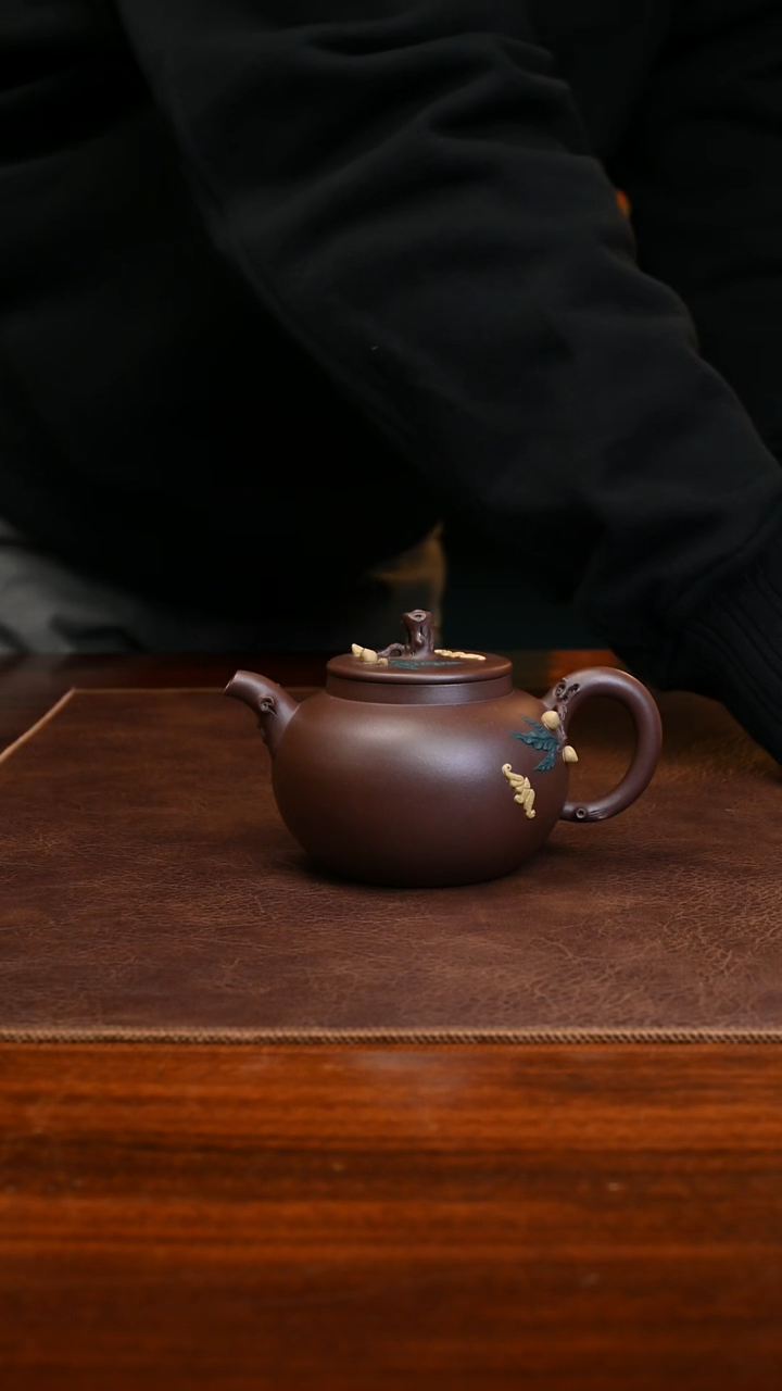 【闪购商品】紫砂茶壶杜彬缘桃210cc紫泥