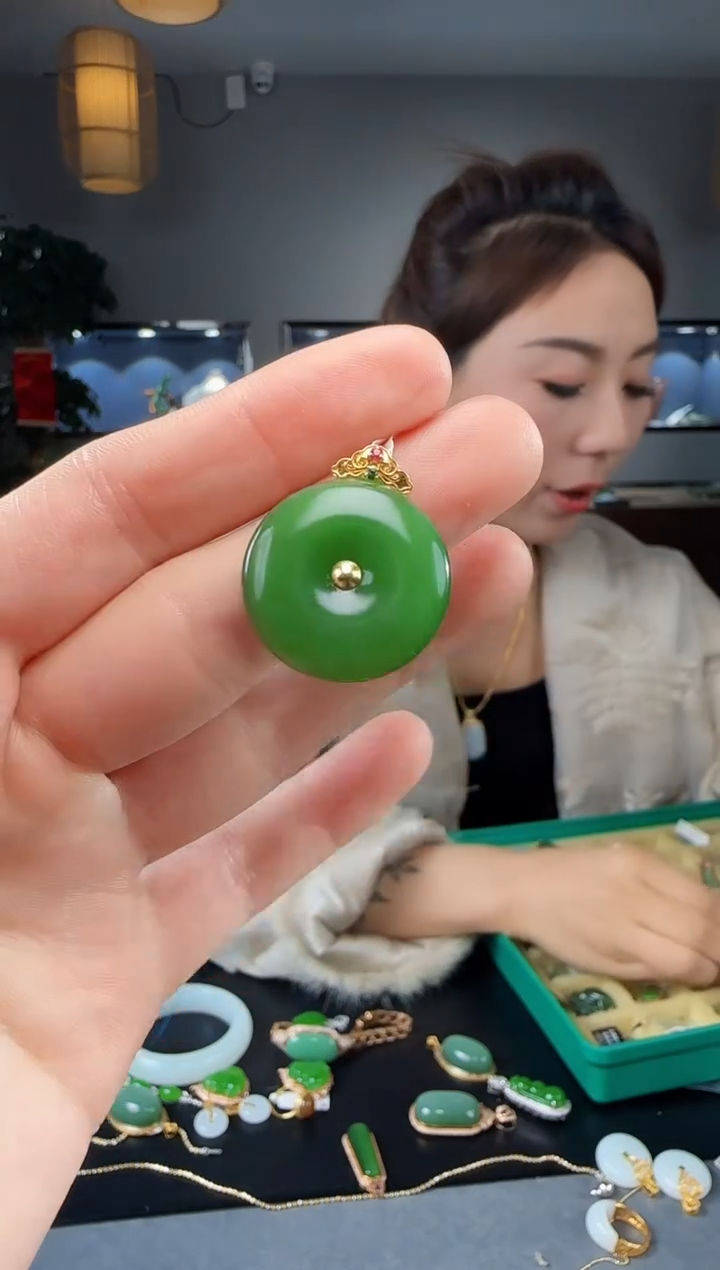 【闪购商品】和田玉吊坠(不含链)18K金镶嵌1