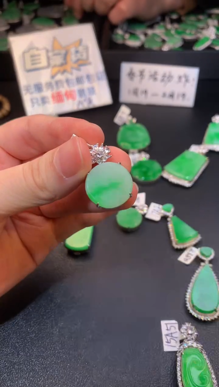 【闪购商品】翡翠颈饰银S925镶嵌翡翠