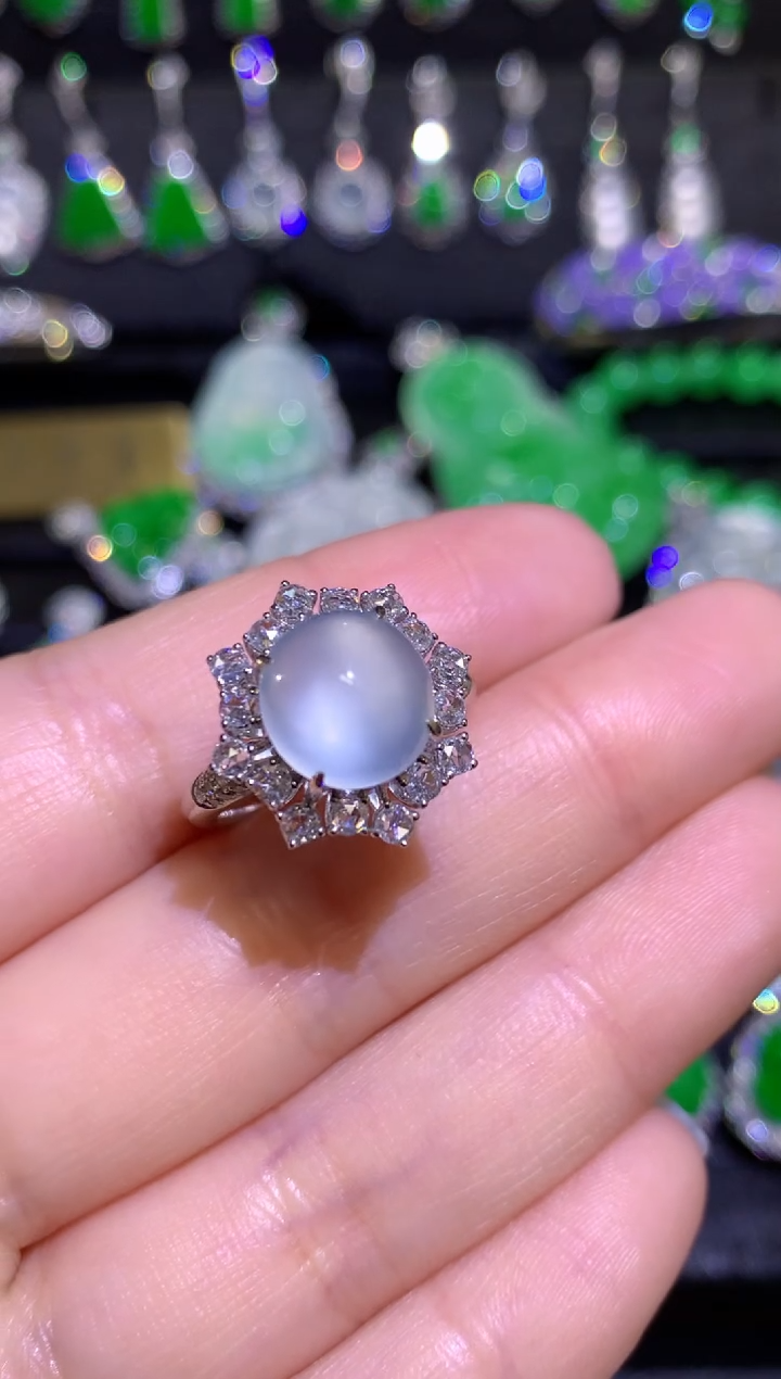 【闪购商品】翡翠戒指18K金镶嵌玻璃种蛋面不封底