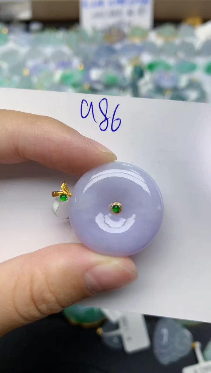 翡翠18K金镶嵌颈饰天然缅甸A货翡翠