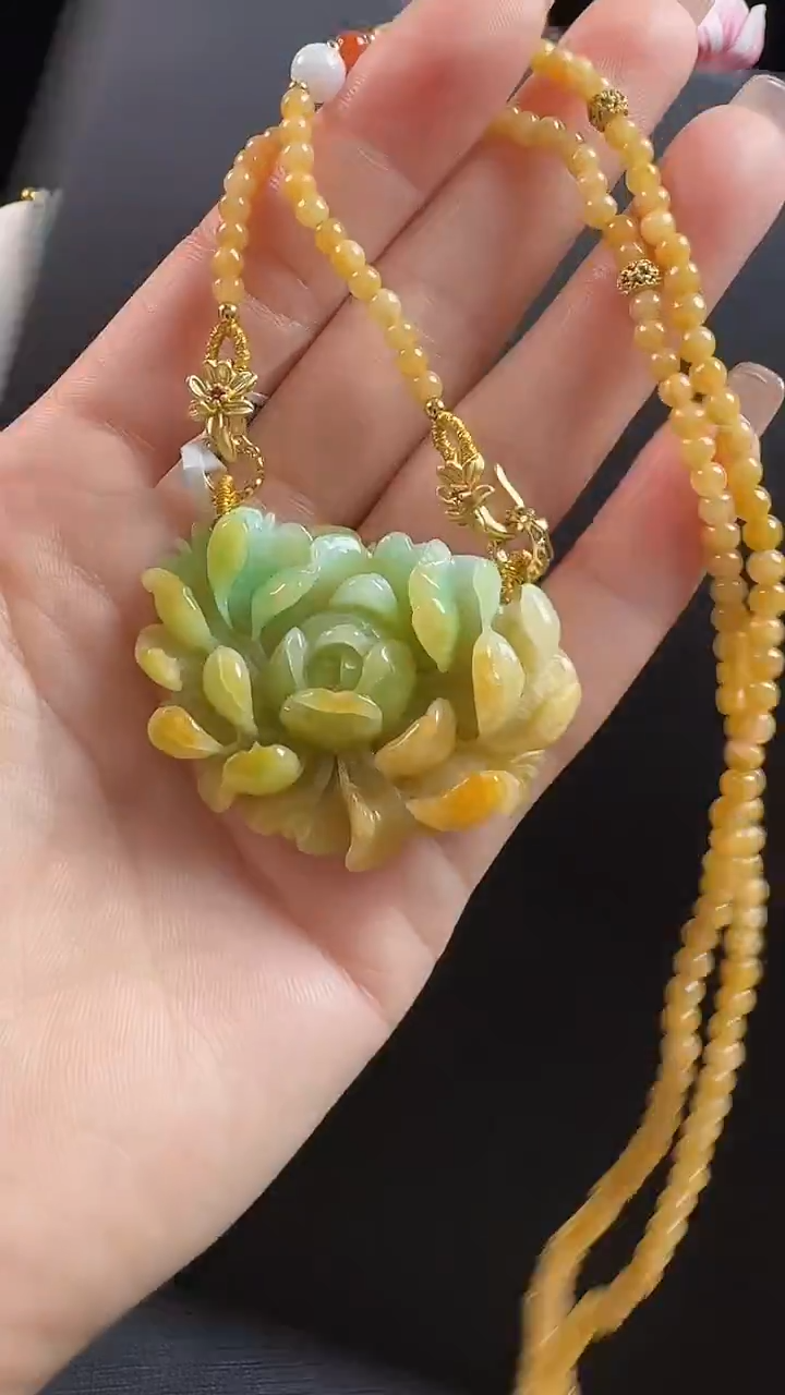 颈饰未镶嵌翡翠花牌