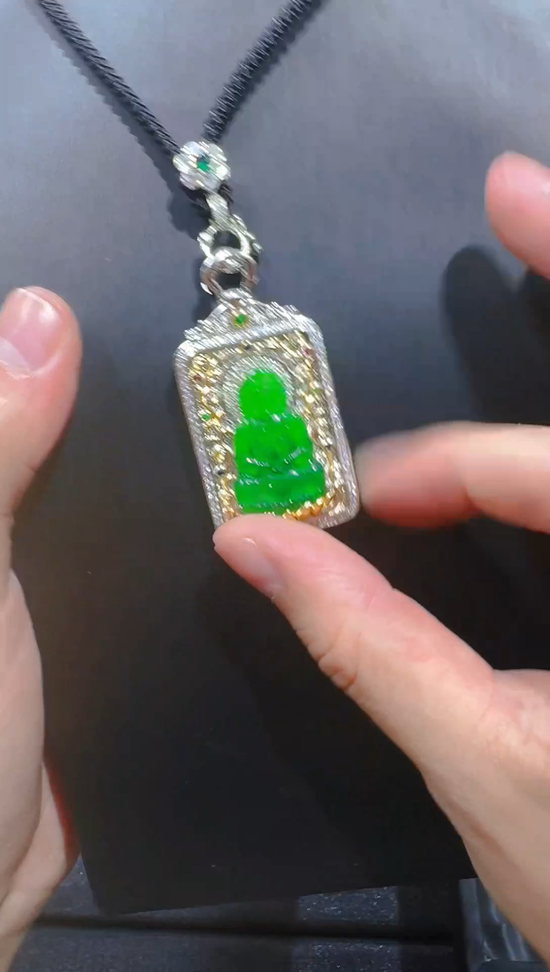 【闪购商品】翡翠吊坠(赠链)未镶嵌天然A货翡翠