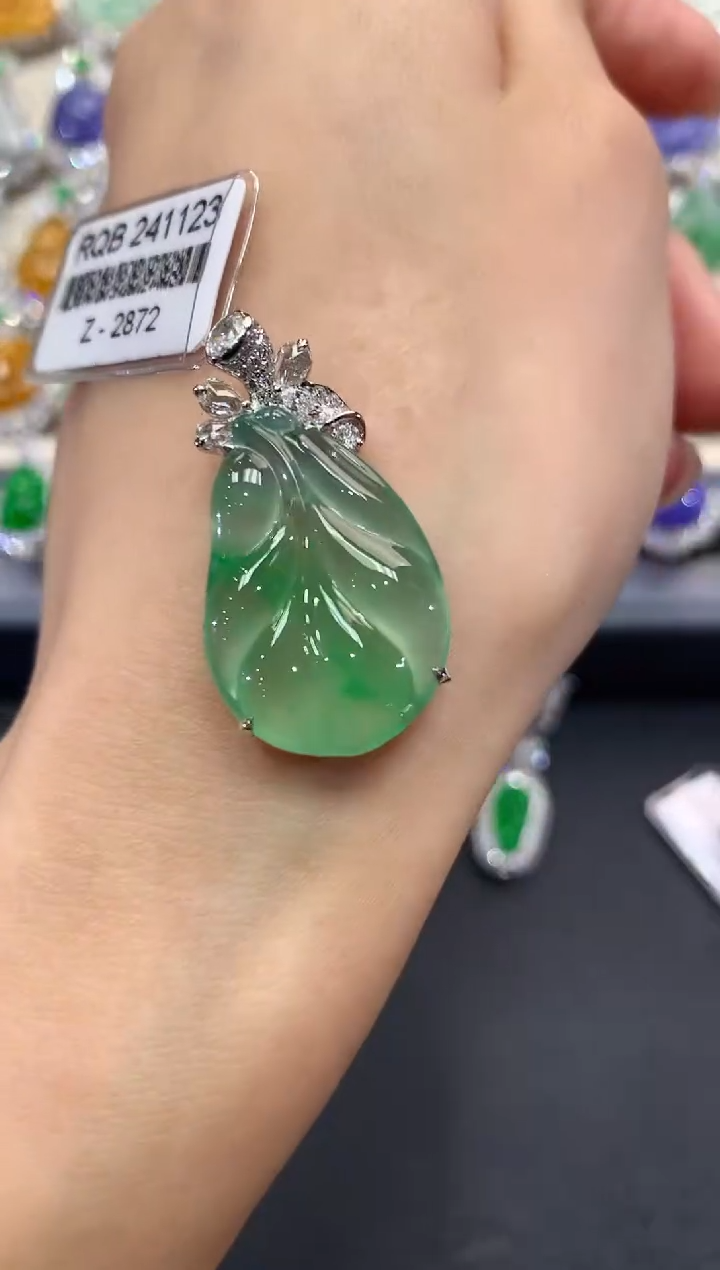 【闪购商品】翡翠吊坠(不含链)18K金镶嵌w63