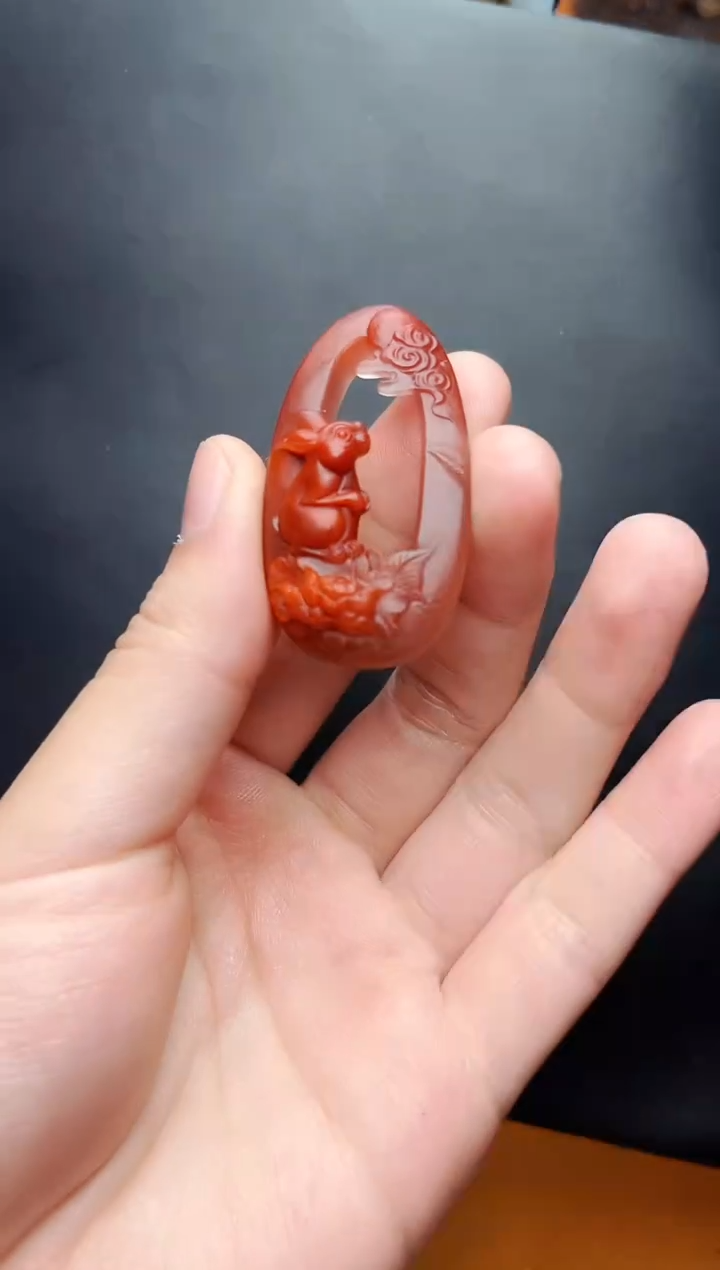 【闪购商品】南红玛瑙颈饰18K金镶嵌兔子kk