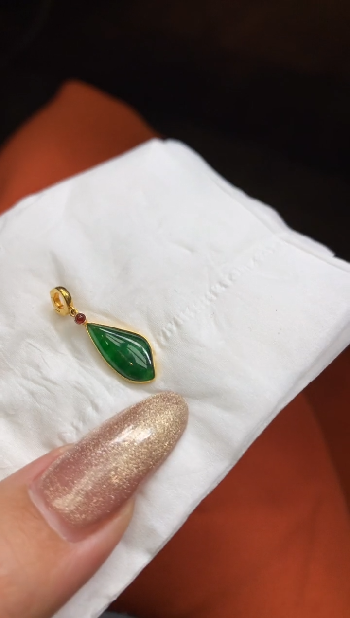 【闪购商品】翡翠颈饰18K金镶嵌翡翠