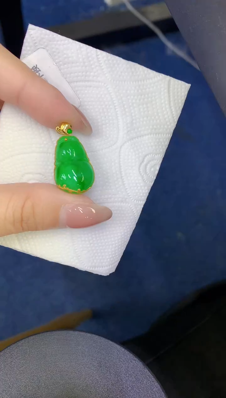 颈饰18K金镶嵌翡翠缅甸天然翡翠A货