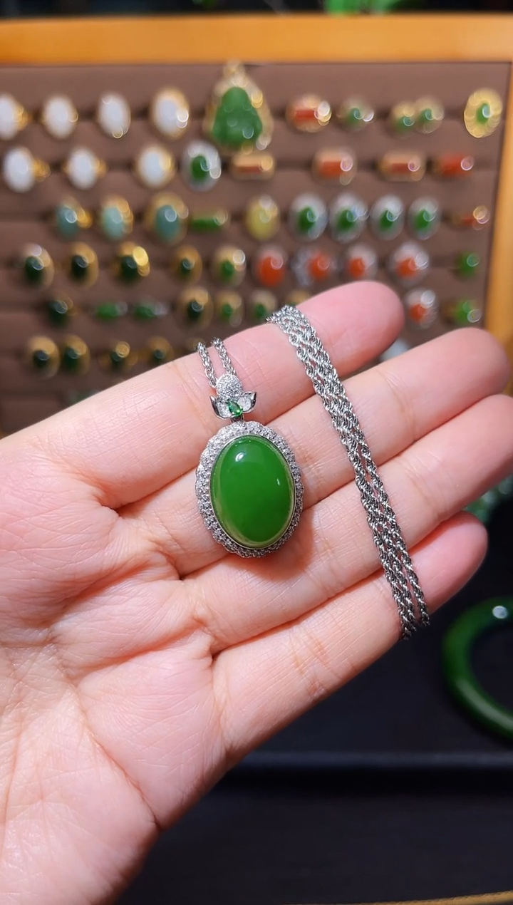 【闪购商品】和田玉吊坠18K金镶嵌苹果绿蛋面吊坠
