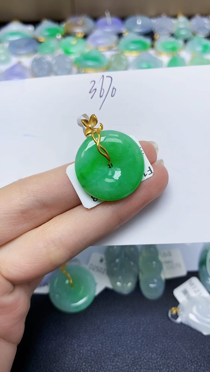 翡翠18K金镶嵌颈饰 天然缅甸翡翠A货