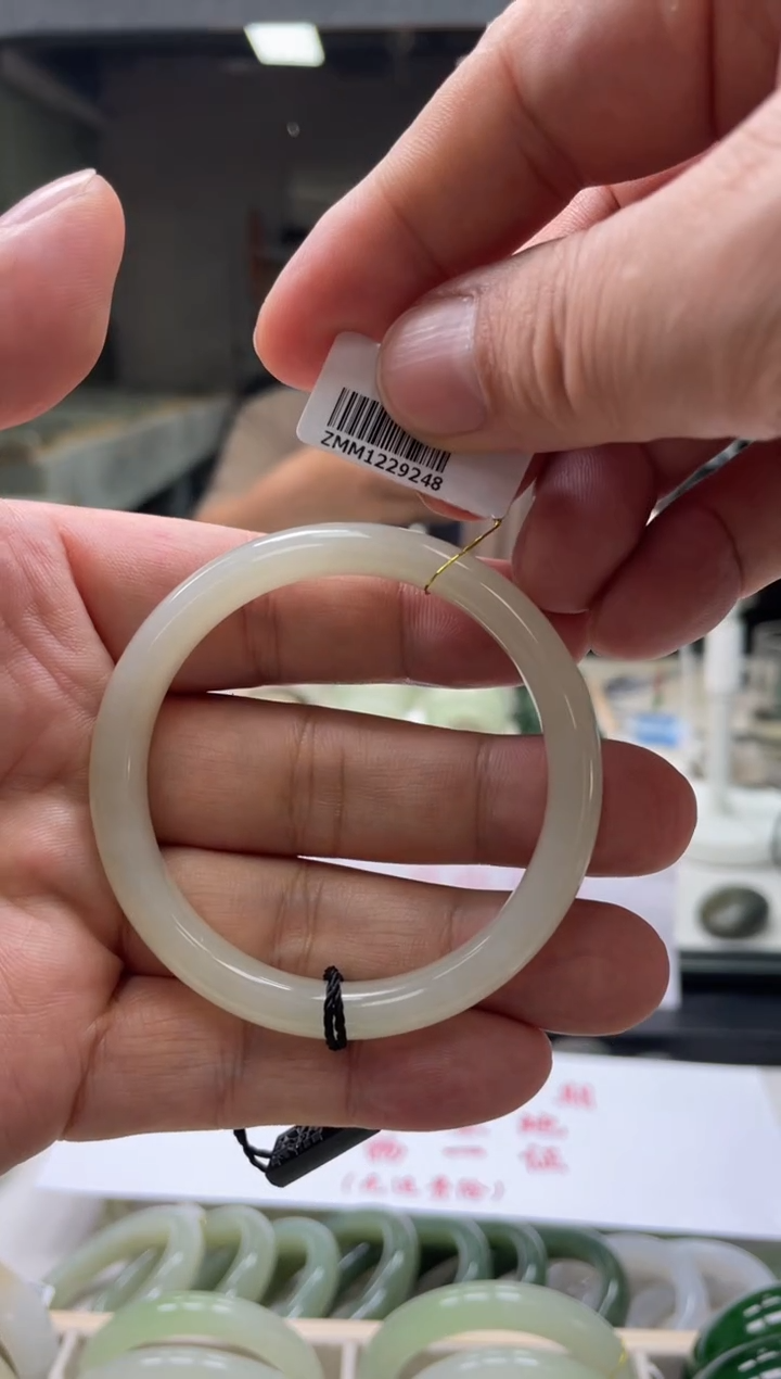 【闪购商品】和田玉手镯未镶嵌编码9248 圈口52-53