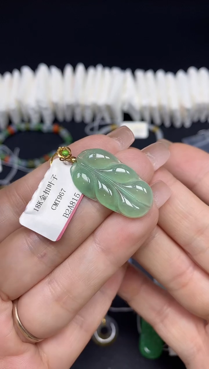 吊坠(不含链)18K金镶嵌翡翠叶子18K金扣镶嵌@@CMT967