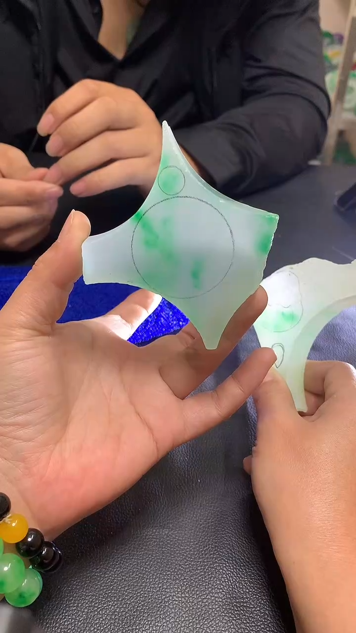 玉冰飘绿花边角毛胚