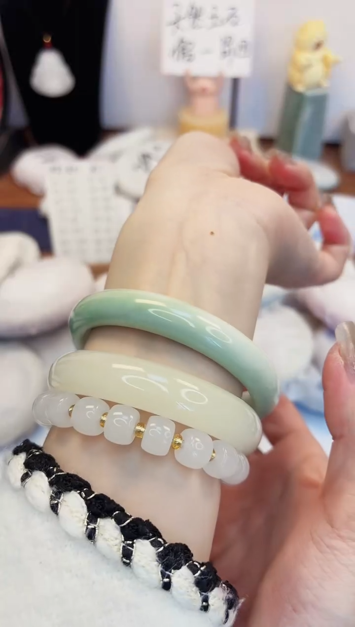 【闪购商品】石英质玉手镯未镶嵌385-翠玉-圈口62