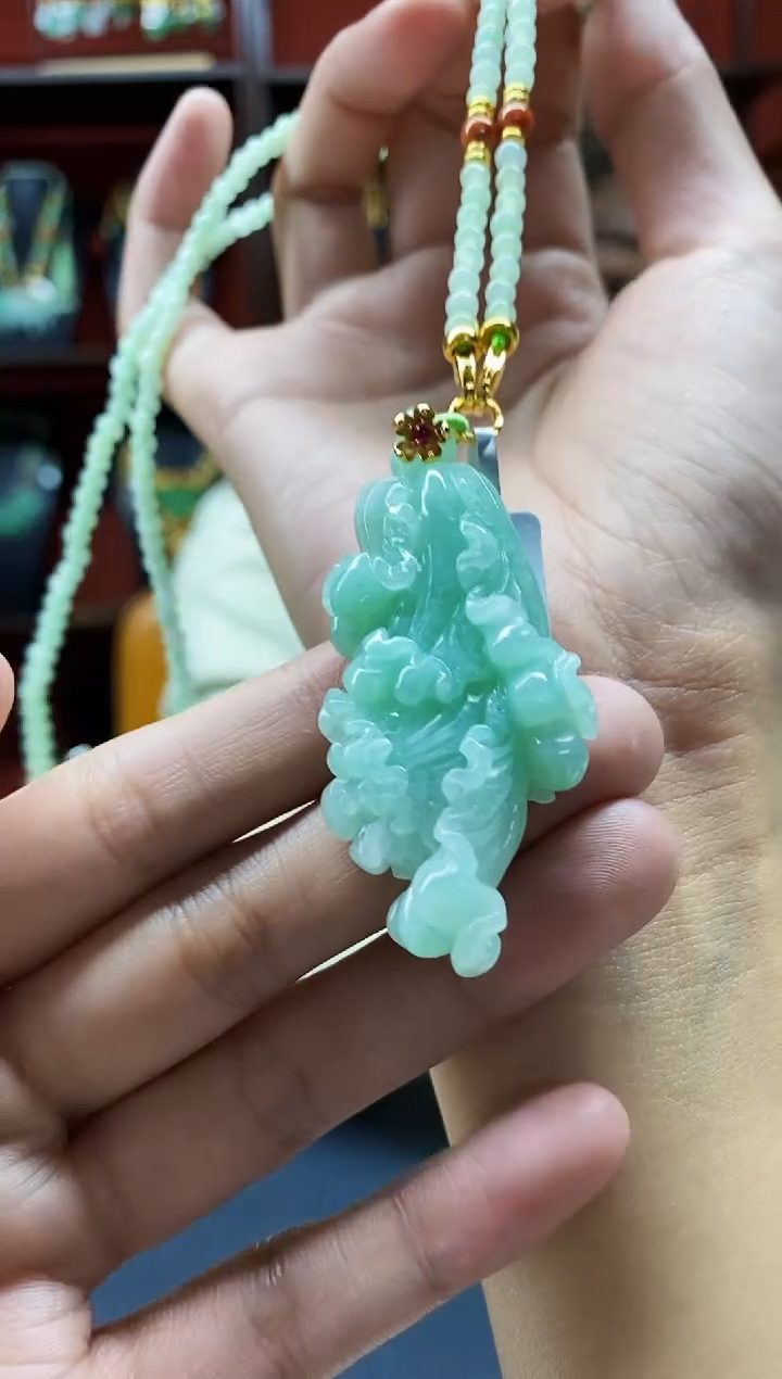 颈饰未镶嵌翡翠吊坠
