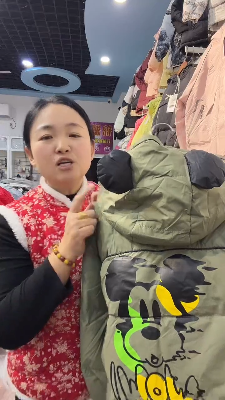 直播间优惠39.9米一件时装嘎嘎绒外套包邮到家(130码)