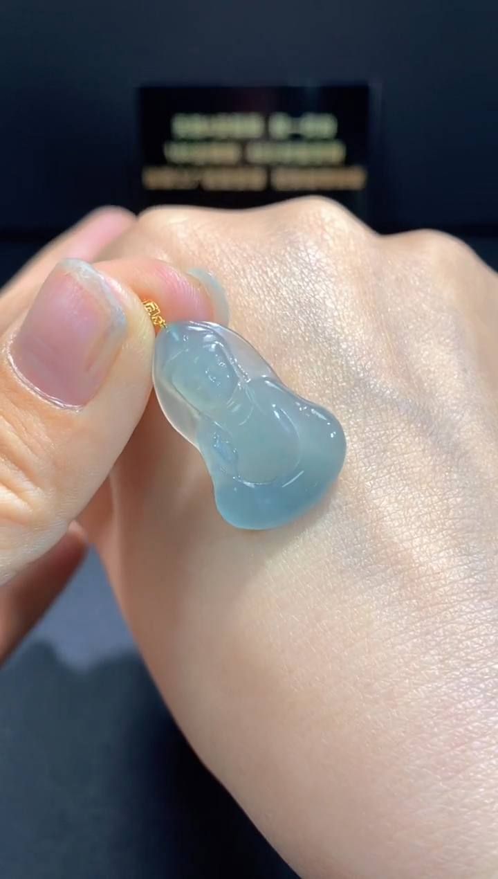 翡翠18K金镶嵌颈饰翡翠吊坠